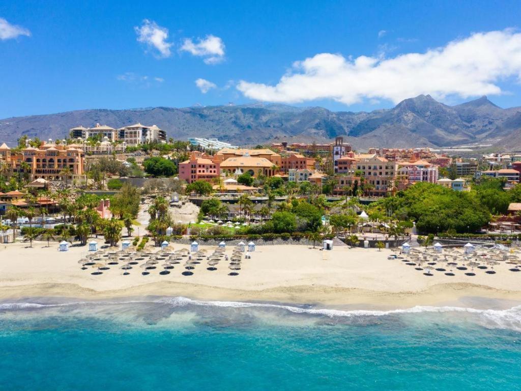 Premium Paradise - Balcony Sea & Pool Views - Rated