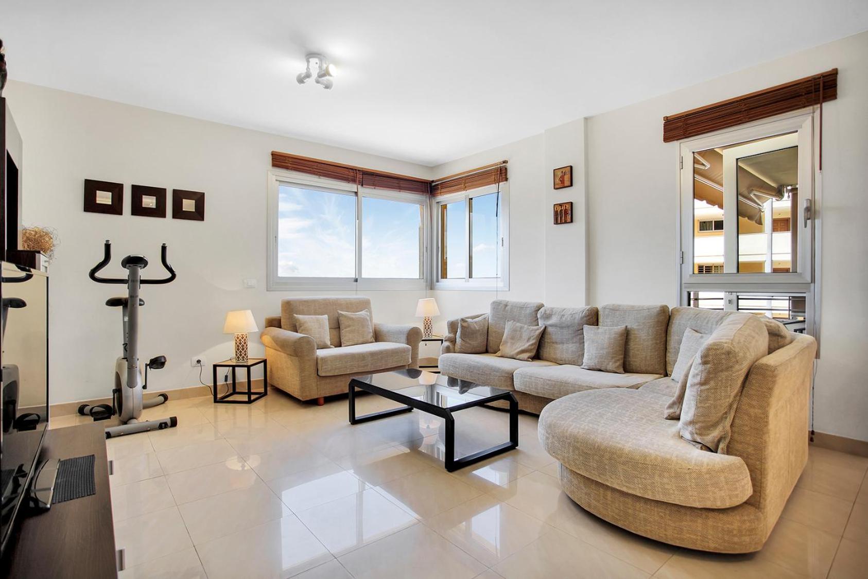 Premium Paradise - Balcony Sea & Pool Views - Rated *
